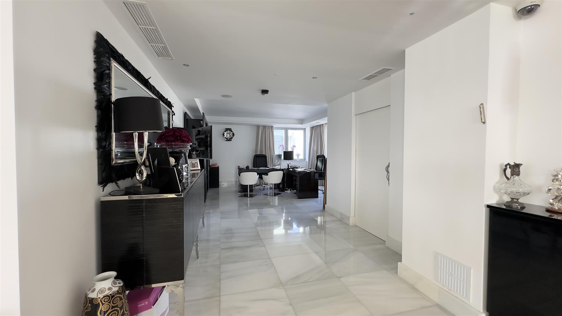 Image of Apartment - 1 Bedrooms - 1 Bathrooms for Sale in Royal Ocean Plaza-Gibraltar, Image 8